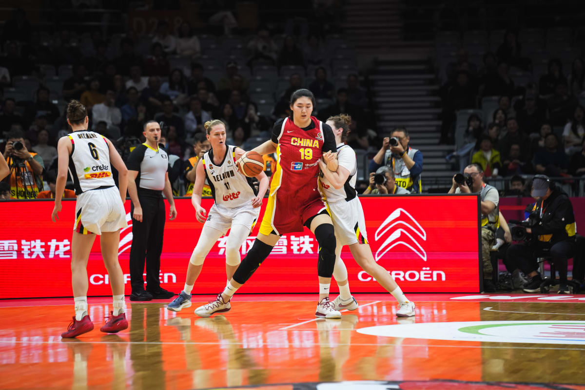 app下载-轰20+11！中国女篮18岁2米26新星蜕变：正负值+9，宫鲁鸣没看错她