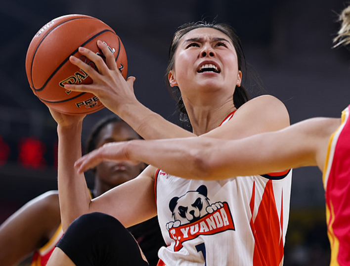 xingkongsports-泪目！中国女篮30岁王牌造12分主宰末节：铸就4年3冠新王朝
